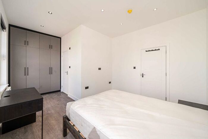 5 Bedroom Property To Rent In Killyon Terrace, Clapham, SW8