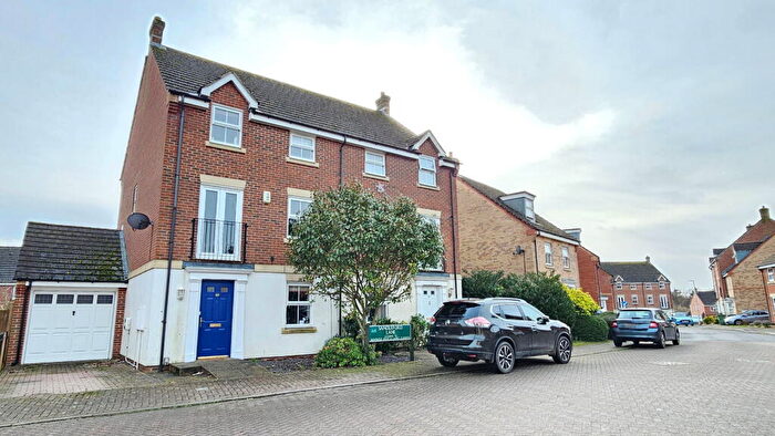 4 Bedroom Semi-Detached House For Sale In Sandleford Lane, Greenham, RG19