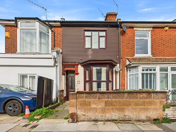 4 Bedroom Flat To Rent In Chichester Road, North End, Portsmouth, Hampshire, PO2