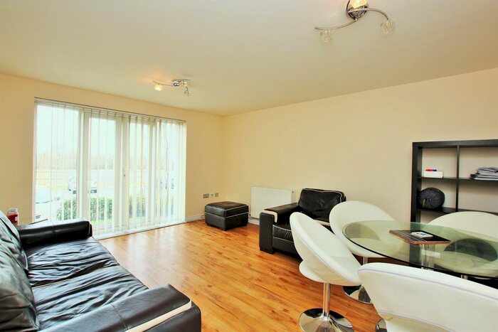 2 Bedroom Flat To Rent In Caledonia Court, Great North Way, Hendon, NW4