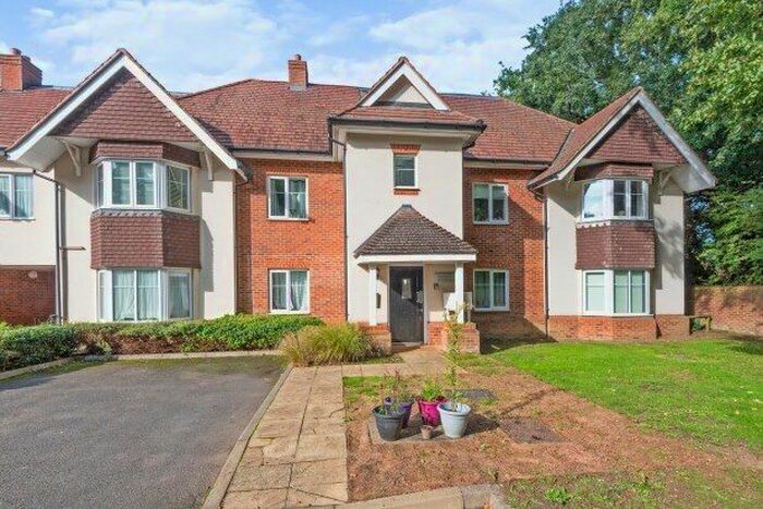 1 Bedroom Flat To Rent In Soprano Way, Esher, KT10