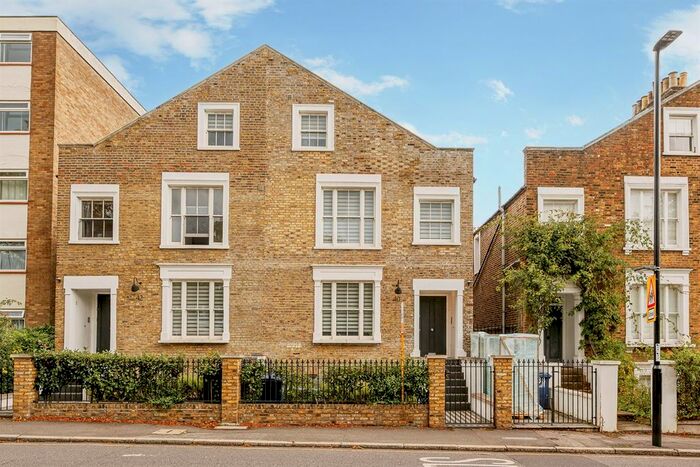 3 Bedroom Flat To Rent In Castlebar Road, London, W5