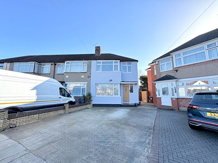 3 Bedroom Semi Detached House For Sale In Penbury Road, Southall, Middlesex, UB2
