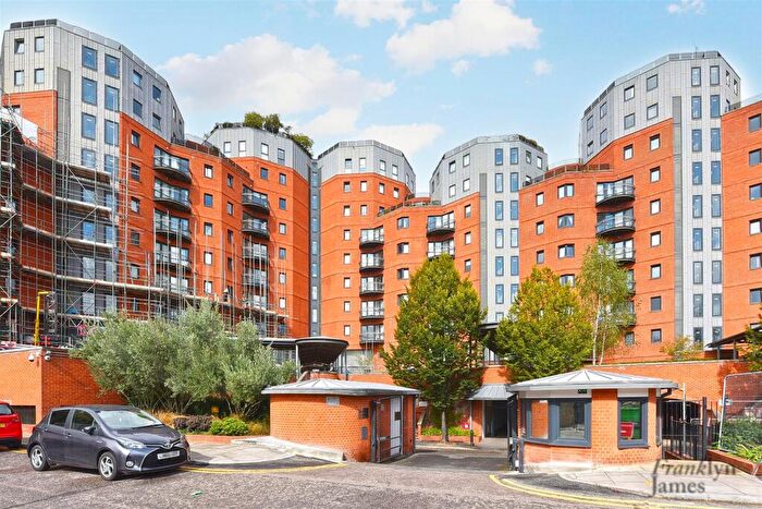 1 Bedroom Apartment To Rent In New Atlas Wharf, Docklands, E14