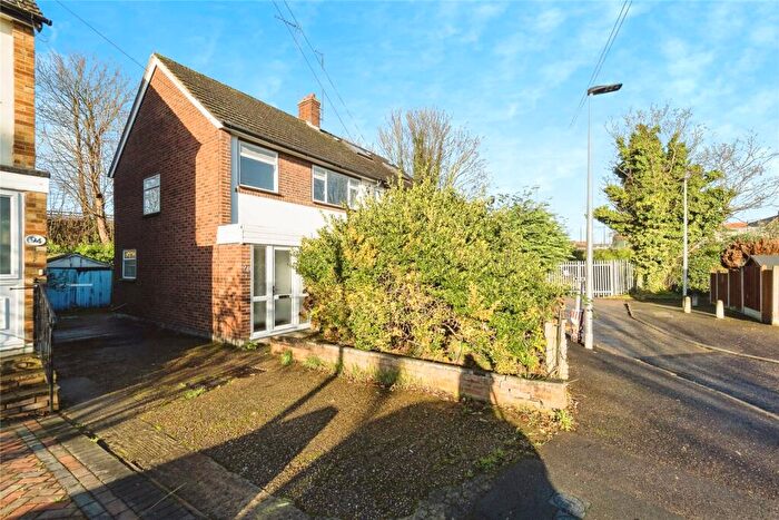 3 Bedroom Semi-Detached House For Sale In Wynndale Road, London, E18