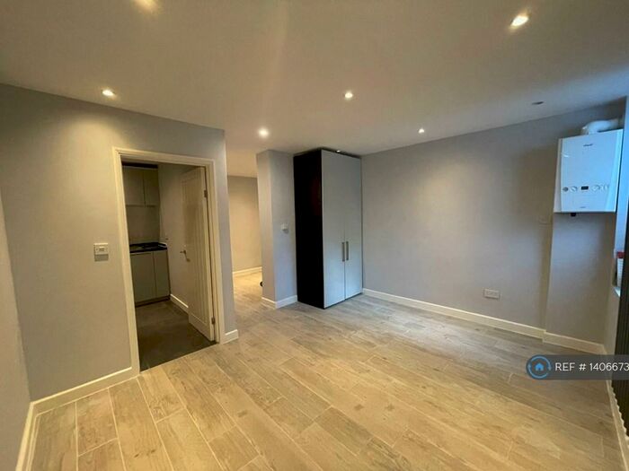 Studio To Rent In High Street, Thornton Heath, CR7