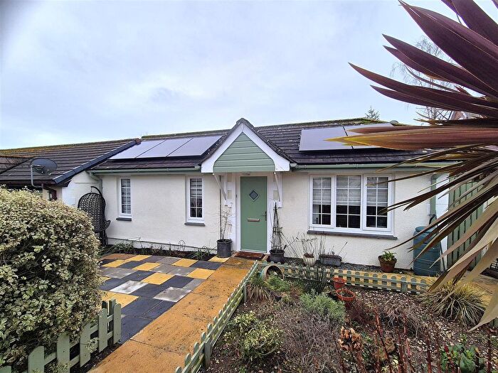1 Bedroom Detached Bungalow For Sale In Rawlings Lane, Fowey, PL23
