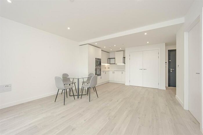 1 Bedroom Apartment To Rent In WillowBrook House, Coster Avenue, Hackney, N4