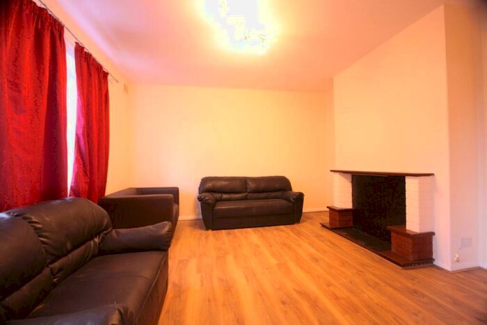 3 Bedroom Terraced House To Rent In Cuckoo Hall Lane, Edmonton, N9