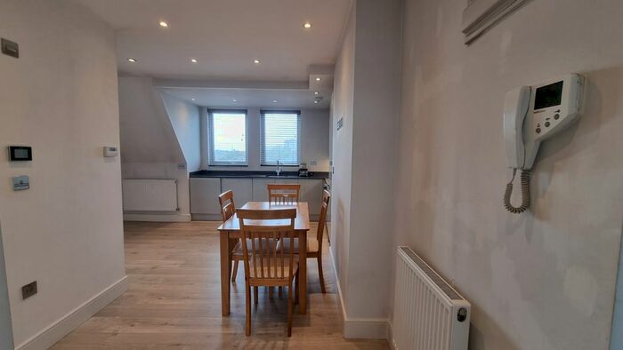 2 Bedroom Flat To Rent In Tooting High Street, London, SW17