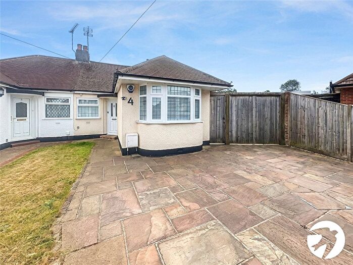 4 Bedroom Bungalow To Rent In Eccleston Close, Orpington, BR6