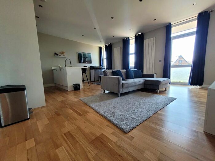 2 Bedroom Flat For Sale In Riverside House, Furlong Road, Bourne End, SL8