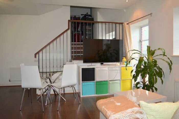 1 Bedroom Flat To Rent In St. John's Hill, London, SW11