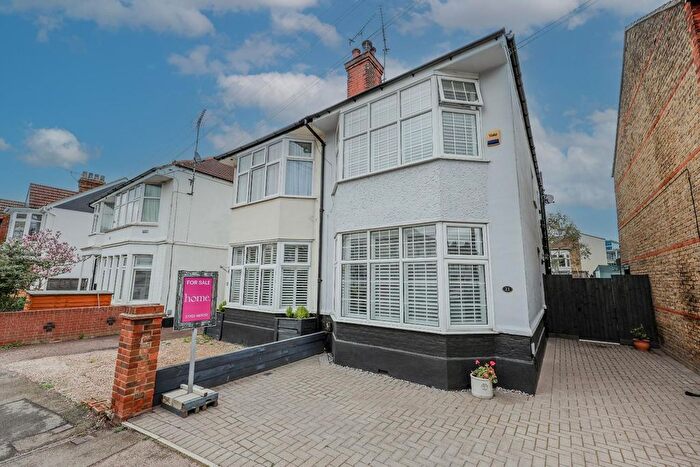 4 Bedroom Semi-Detached House For Sale In Southbourne Grove, Westcliff-On-Sea, SS0