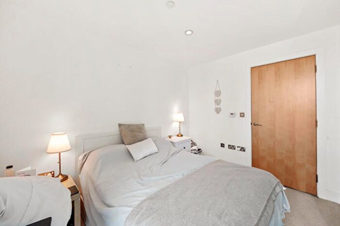 1 Bedroom Flat To Rent In Streamlight Tower, Province Square, E14
