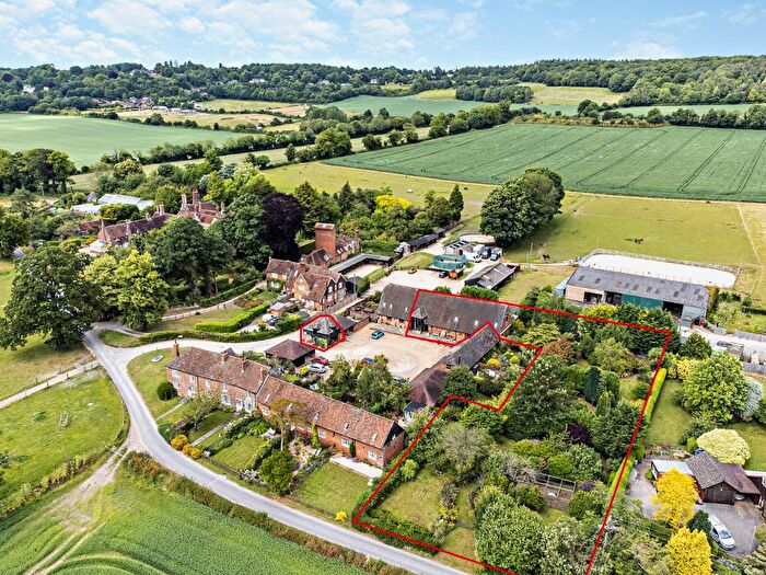 4 Bedroom Barn Conversion For Sale In Pett Lane, Charing, Kent, TN27