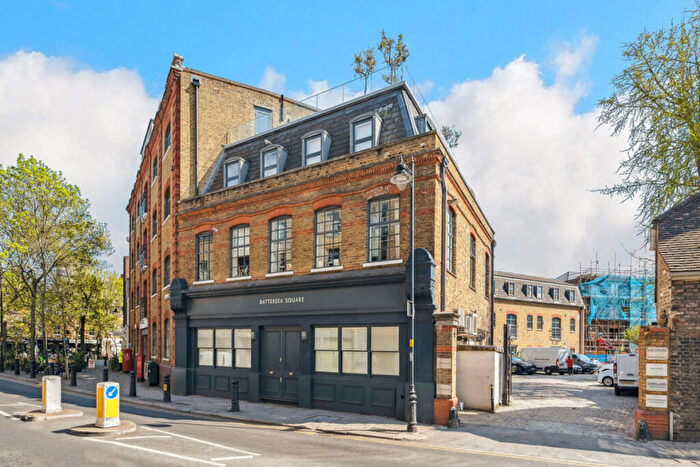 3 Bedroom Apartment For Sale In Ship House, Battersea Square, Battersea, SW11