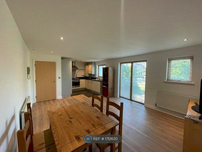 1 Bedroom Flat To Rent In Liberty Court, London, NW4