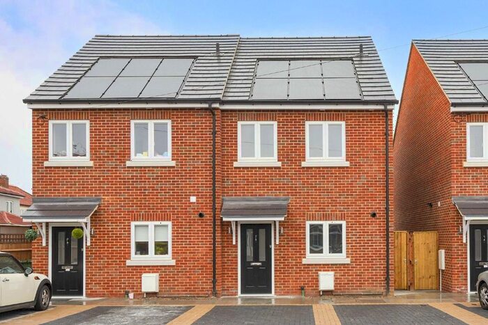 3 Bedroom Property To Rent In Catherine Drive, Sunbury-On-Thames, TW16