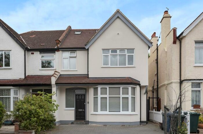 5 Bedroom House To Rent In Oakleigh Gardens, Whetstone, N20