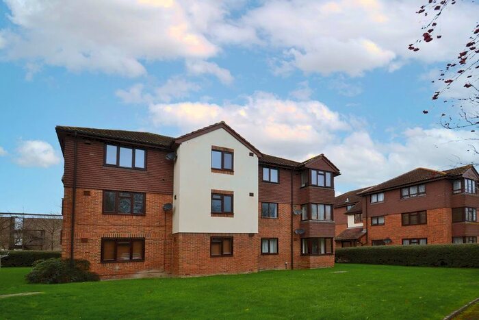 1 Bedroom Flat To Rent In Willow Court, Skipton Way, Horley, RH6