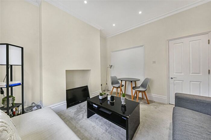 3 Bedroom Flat To Rent In North Gower Street, London, NW1