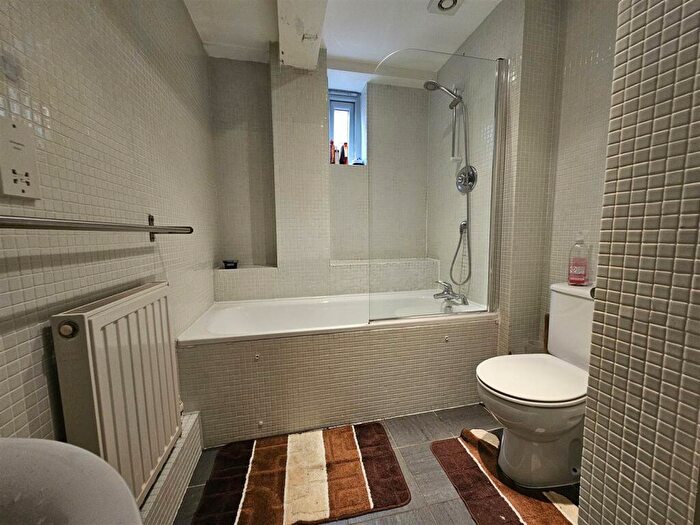 2 Bedroom Apartment For Sale In Wilmslow Road, Didsbury, Manchester, M20