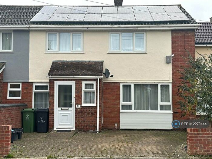 3 Bedroom Terraced House To Rent In Amersham Road, Swindon, SN3
