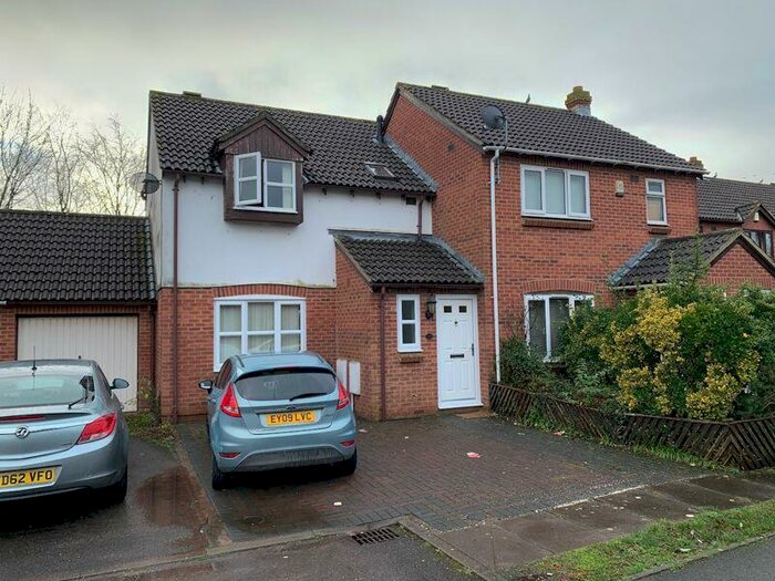 3 Bedroom Semi-Detached House To Rent In Winsbury Way, Bristol, BS32