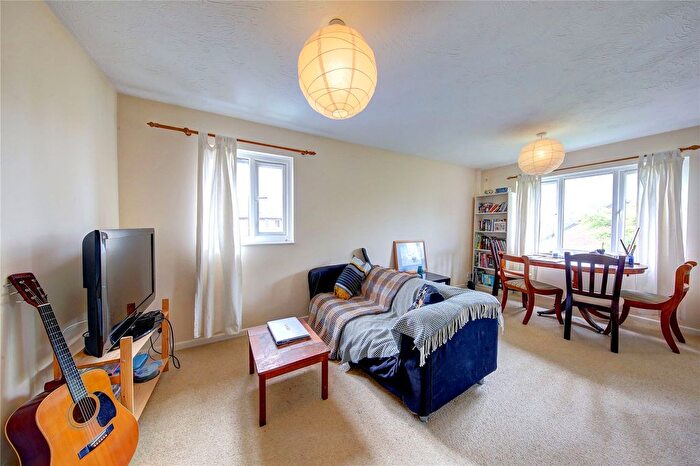 1 Bedroom Flat To Rent In Peartree Avenue, London, SW17