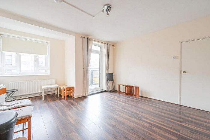 3 Bedroom Flat To Rent In Pinchin Street, Aldgate, London, E1