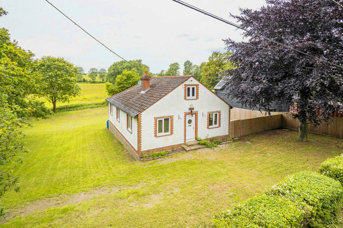 3 Bedroom Chalet For Sale In Stanstead, Sudbury, Suffolk, CO10