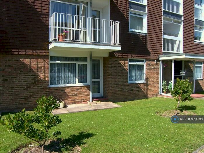 2 Bedroom Flat To Rent In Dorchester Gardens, Worthing, BN11