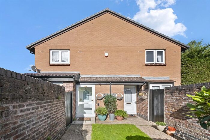 1 Bedroom Semi Detached House For Sale In Berrydale Road, Hayes, UB4