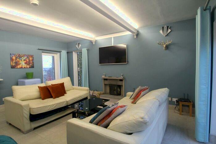 1 Bedroom Flat To Rent In Harrogate Road, Harewood, Leeds, West Yorkshire, LS17