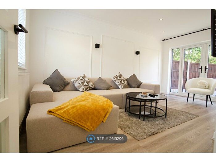 3 Bedroom End Of Terrace House To Rent In Seven Acres, Wickford, SS11