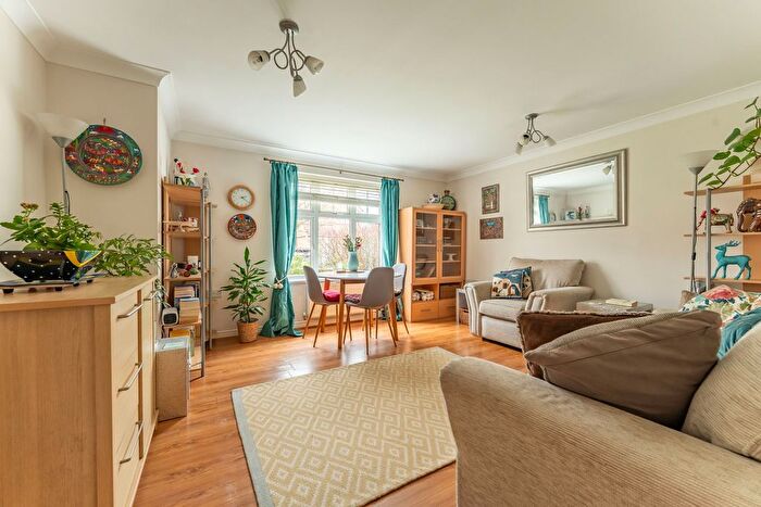 2 Bedroom Flat For Sale In Redbarn Drive, York, YO10