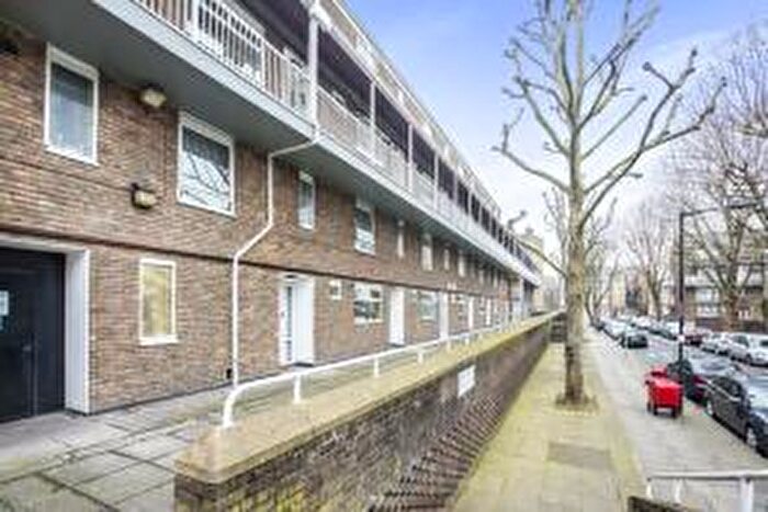 3 Bedroom Flat To Rent In Canton Street, Poplar, East India Dock, Canary Wharf, London, E14