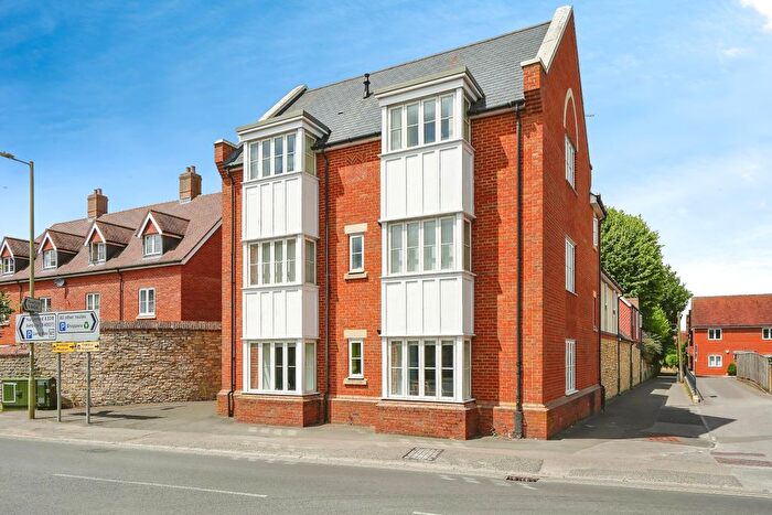 2 Bedroom Flat To Rent In St. Marys, Wantage, OX12