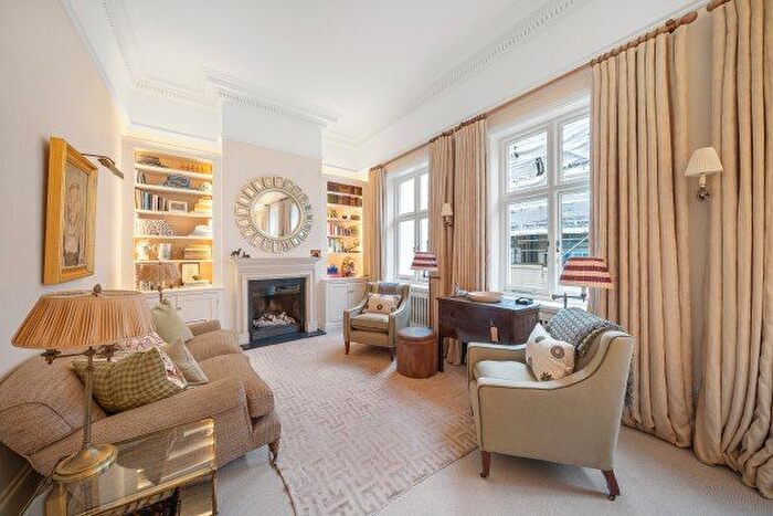 3 Bedroom Flat To Rent In Cornwall Gardens, London, SW7