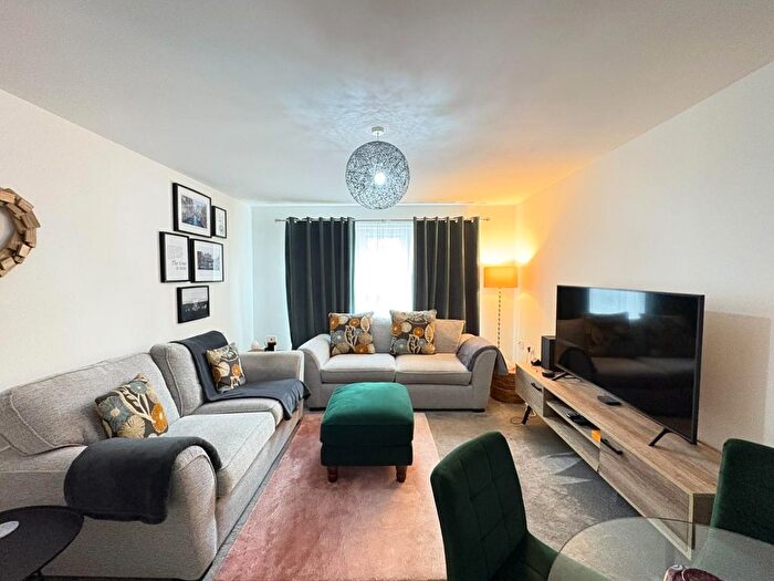 2 Bedroom Flat For Sale In Highfield Chase, Dewsbury, West Yorkshire, WF13