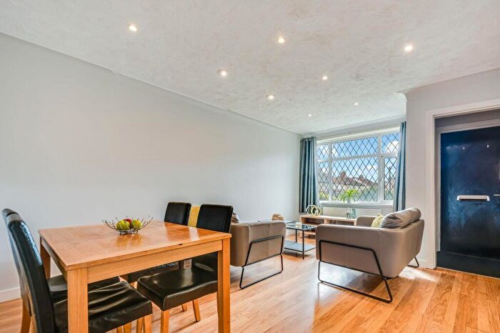 3 Bedroom House To Rent In Hessle Avenue, Leeds, LS6