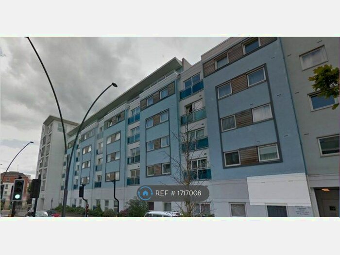 2 Bedroom Flat To Rent In Station Approach, Epsom, KT19