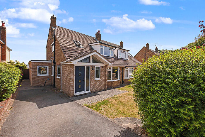 3 Bedroom Semi-Detached House For Sale In Mill View Road, Tring, HP23