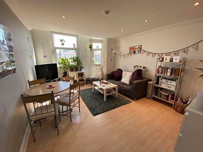 1 Bedroom Flat To Rent In Connaught Road, Cardiff, CF24