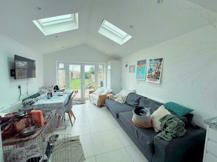 6 Bedroom House To Rent In Howard Street, Cowley, OX4