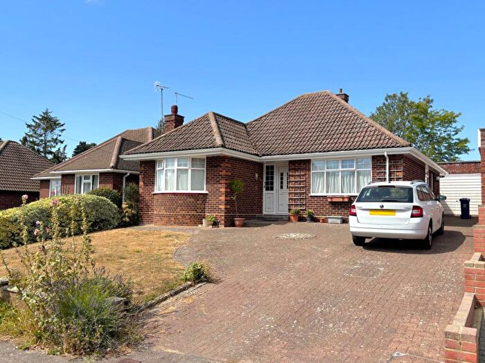 3 Bedroom Bungalow For Sale In Hawthorn Hill, Letchworth Garden City, SG6