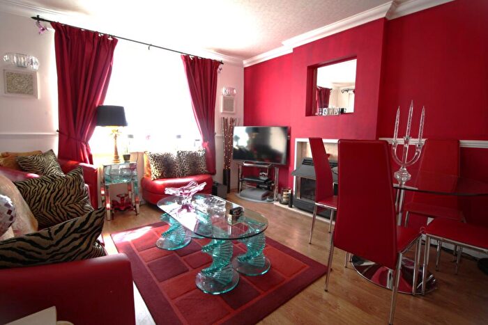 1 Bedroom Apartment To Rent In Figtree Hill, Hemel Hempstead, Hertfordshire, HP2