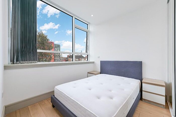 2 Bedroom Flat To Rent In Imperial Drive, Harrow, Middlesex, HA2