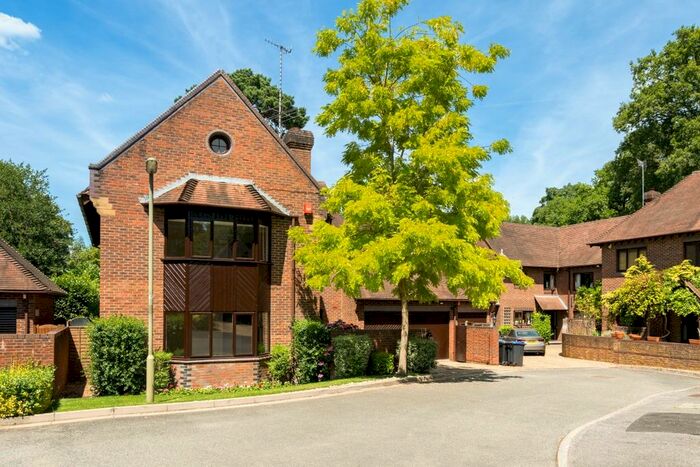 5 Bedroom Detached House To Rent In Walpole Park, Weybridge, KT13